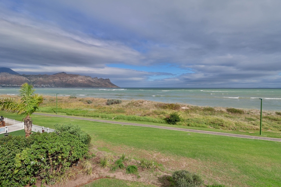To Let 6 Bedroom Property for Rent in Greenways Golf Estate Western Cape